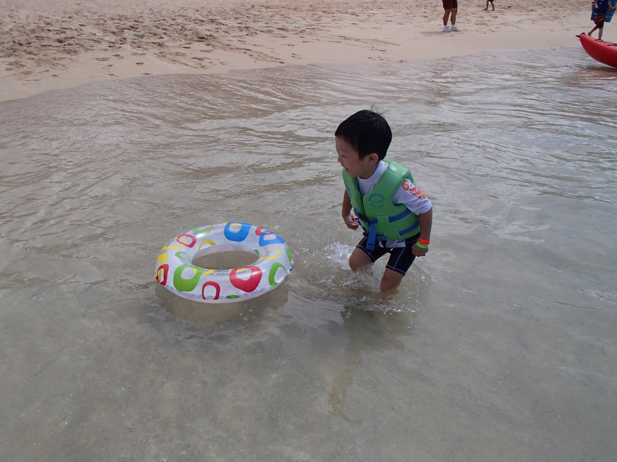 海でも遊ぶ