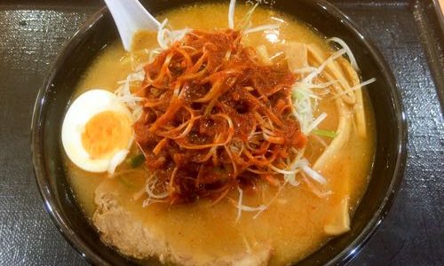 スナモ フードコートの三代目月見軒で特製ピリ辛ネギ味噌ラーメンを食す