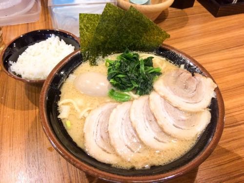 壱角屋 メトロ西葛西店でチャーシュー麺を食べる まさに家系ラーメンでした 西葛西 ラーメン Life Is Run