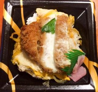 イオンの出汁香る旨かつ重をカツ丼大好きな僕が食べてみた