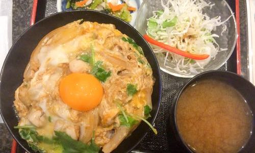 海浜幕張駅近くでランチに美味しい親子丼食べたいなら「とり鉄」へ