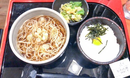 箱崎町 つなやでお得なランチ丼をいただく