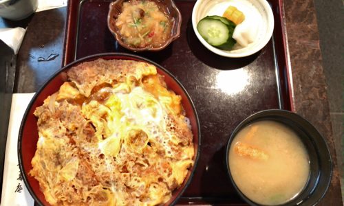 茅場町駅そばの「かやば町 長寿庵」でカツ丼とおかわりせいろをいただく 〜量の多さに驚いた